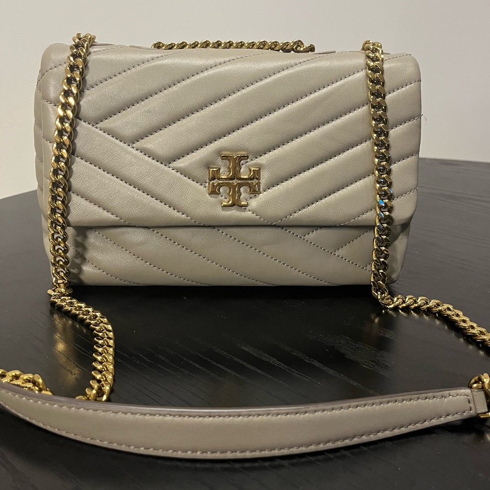 Kira Chevron Small Convertible Shoulder Bag (gray heron)
